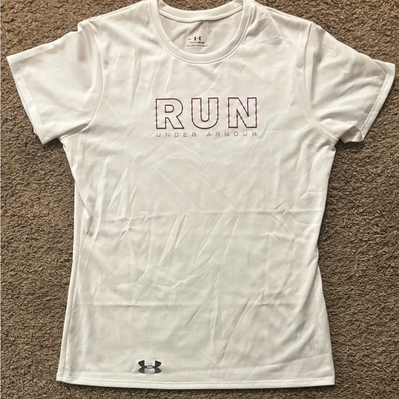 Under Armour Woman Small White Heat Gear T-shirt Graphic design Like new shape - Picture 2 of 9